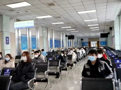 東方時(shí)尚駕校的學(xué)員這樣學(xué)習(xí)科目一，考了滿分