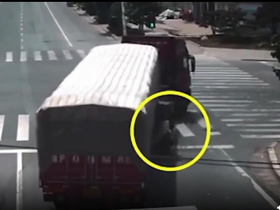 北京東方時尚駕校帶你看看馬路死亡月牙是什么？