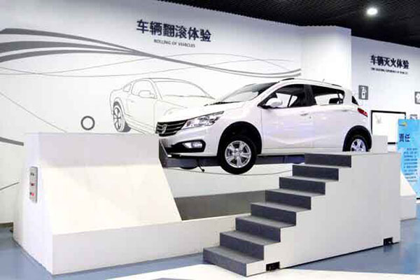 東方時尚駕校車輛翻滾體驗(yàn)