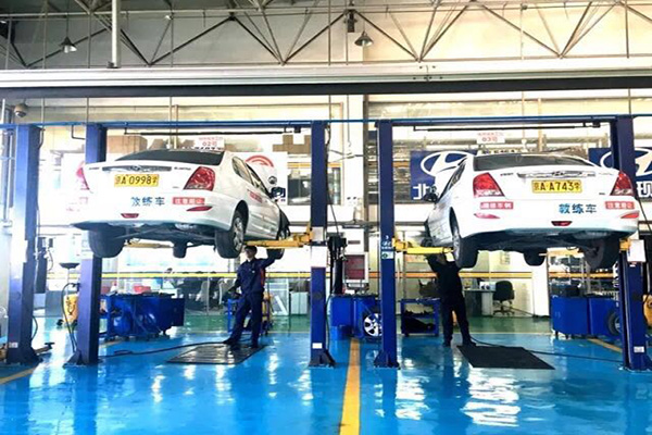 北京東方時尚教練車檢查車間