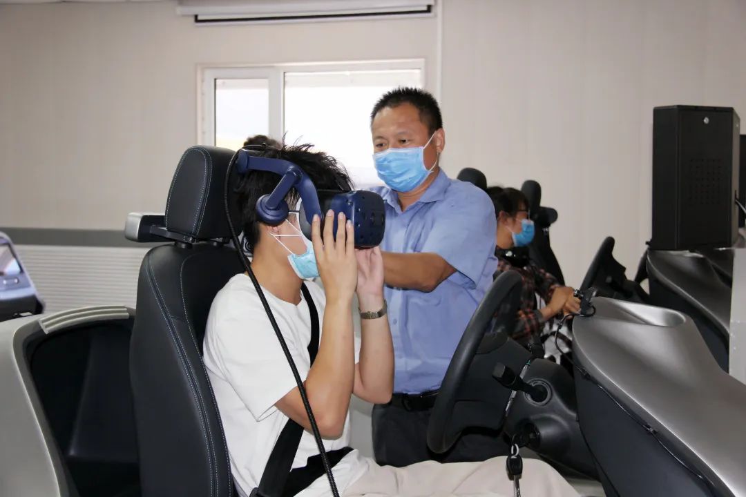 「東方時(shí)尚駕校」