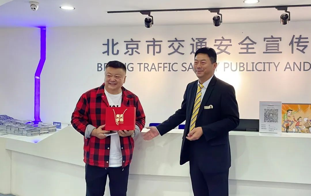 恭喜著名演員洪劍濤老師東方時尚駕校喜提C6駕照