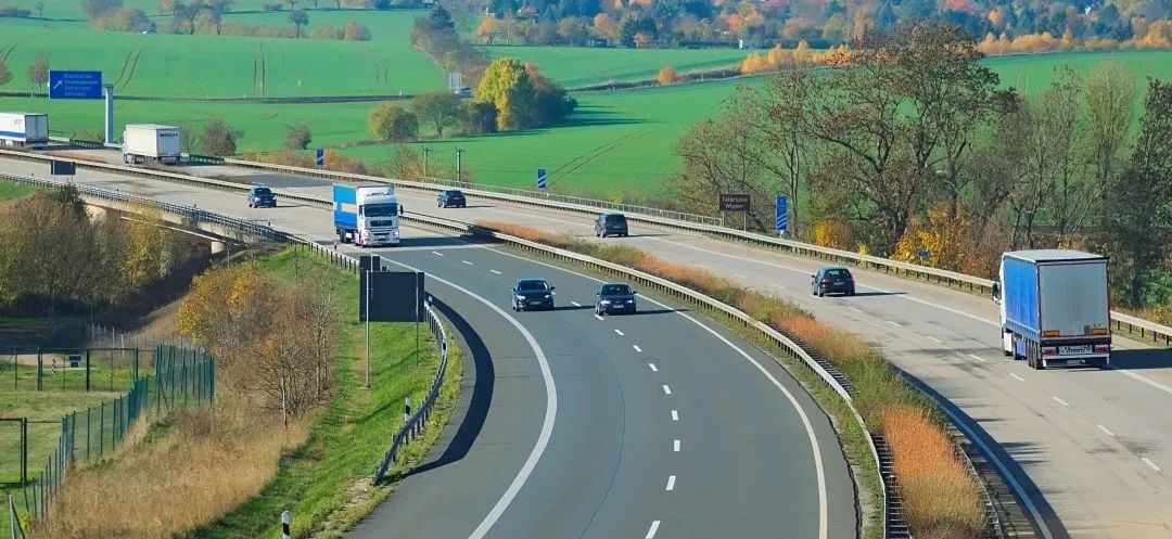 「東方時(shí)尚駕校」