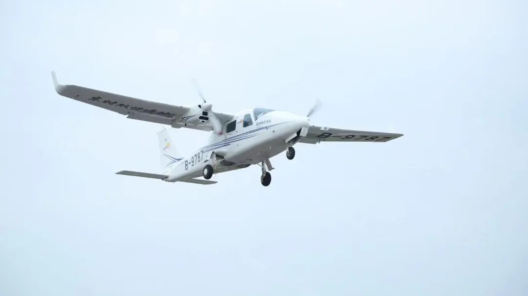 「東方時尚駕校」