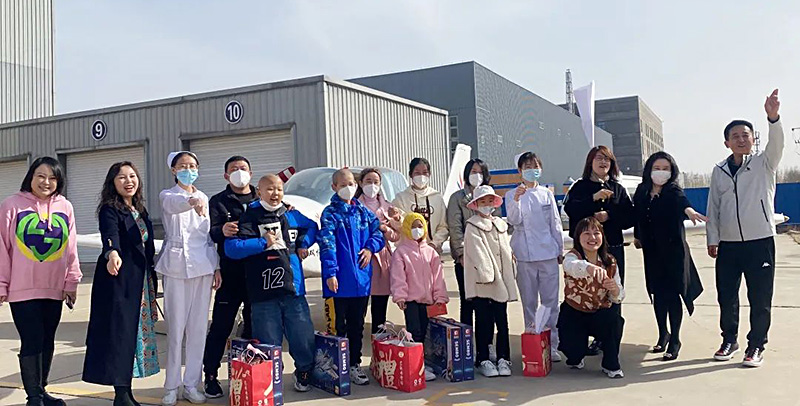 4名腫瘤患兒在北京東方時尚駕校圓了飛行夢